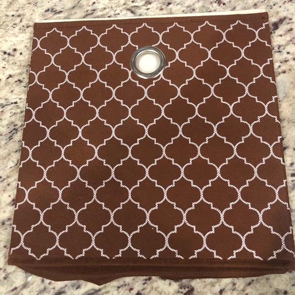 Storage containers - Picture 3 of 4